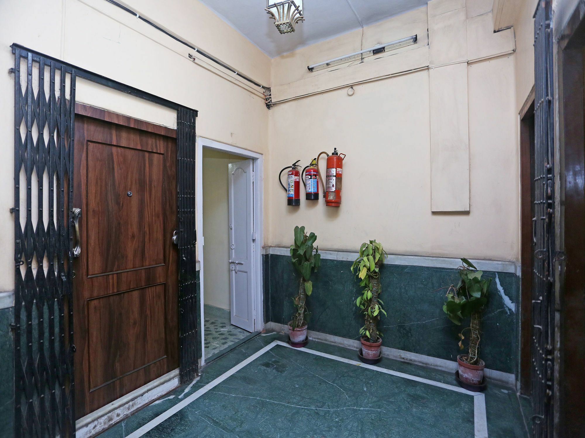 Oyo 9001 Hotel East West Calcutta Extérieur photo
