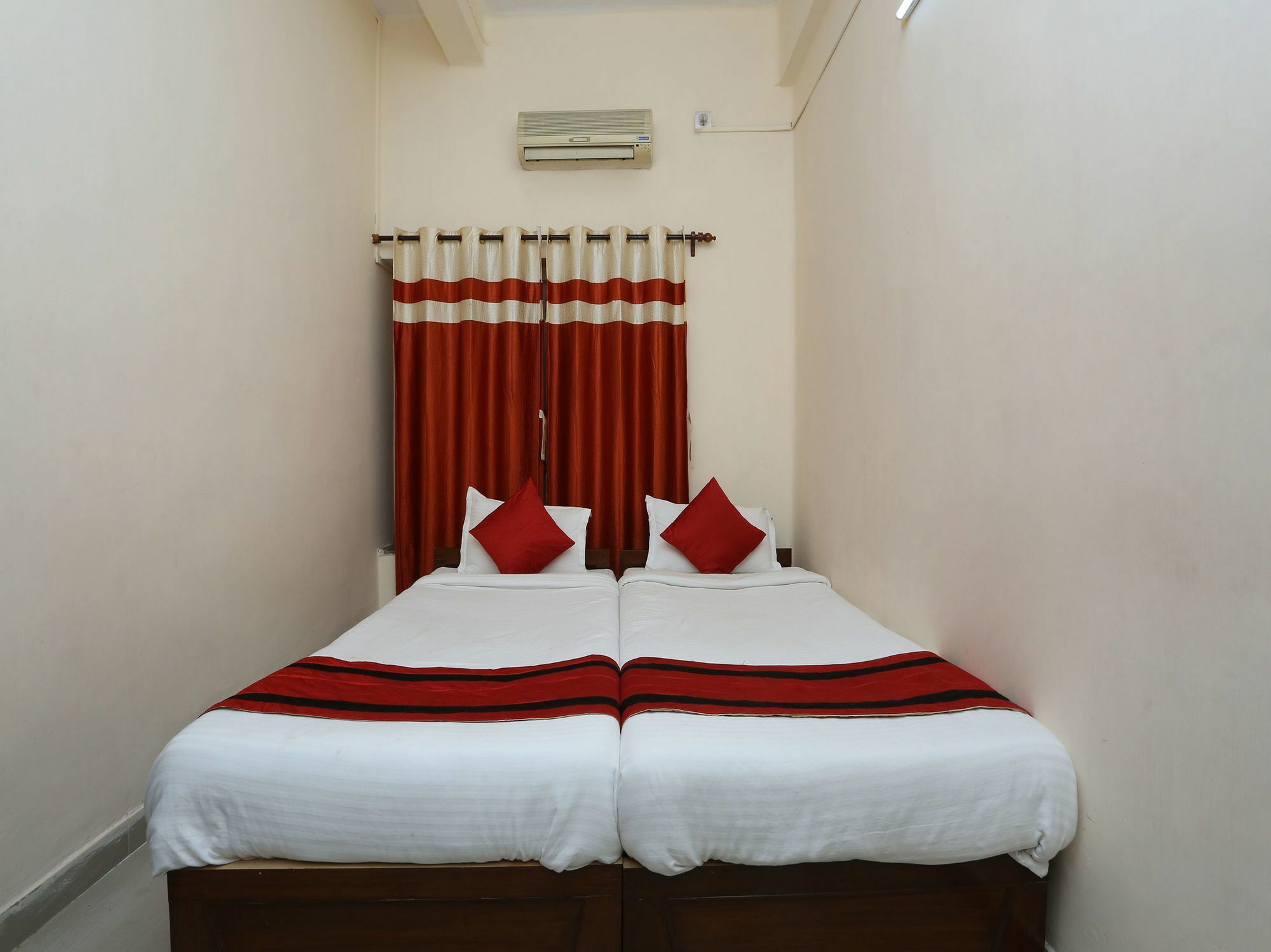 Oyo 9001 Hotel East West Calcutta Extérieur photo